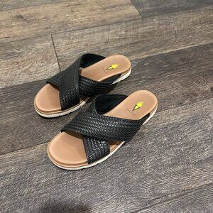 VOLATILE Women's Aushan Criss Cross Sandal